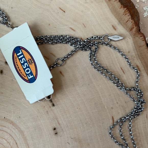 NWT FOSSIL SILVER THREE STRAND NECKLACE! - Picture 3 of 4
